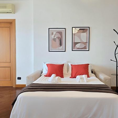 Golden Hour Apartment - Panoramic Terrace Fiumicino Zewnętrze zdjęcie
