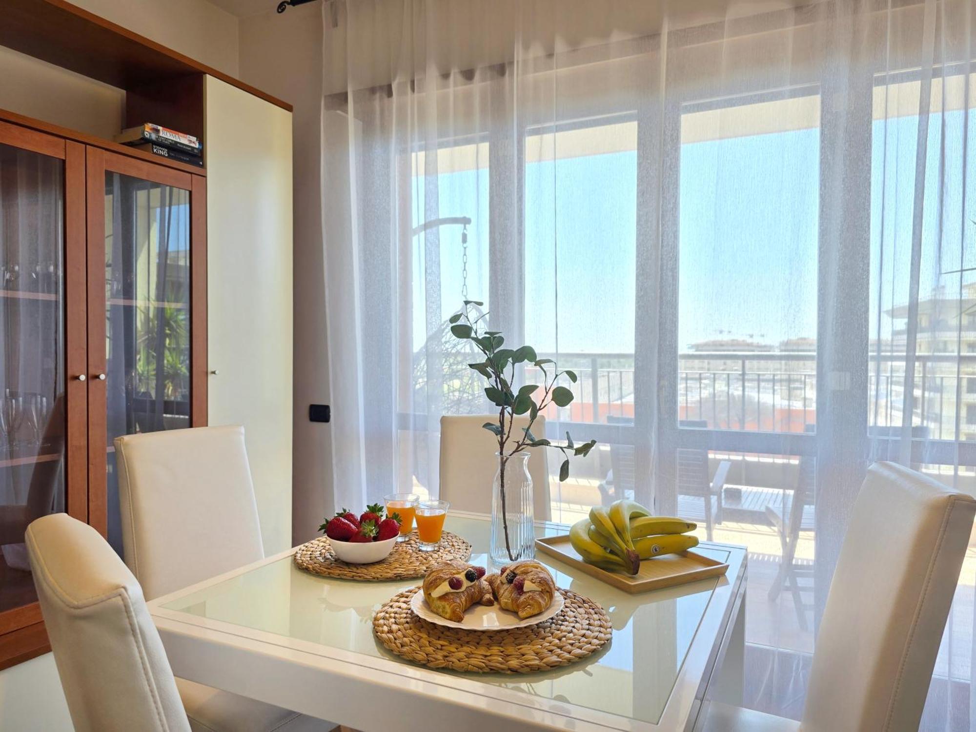 Golden Hour Apartment - Panoramic Terrace Fiumicino Zewnętrze zdjęcie